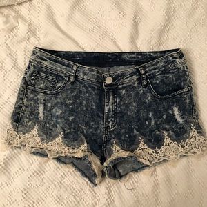 Rue 21 lace-bottom shorts